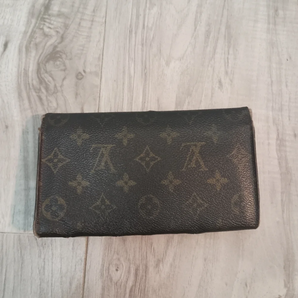 Authentic LOUIS VUITTON Monogram Portefeuille Sarah Long Wallet